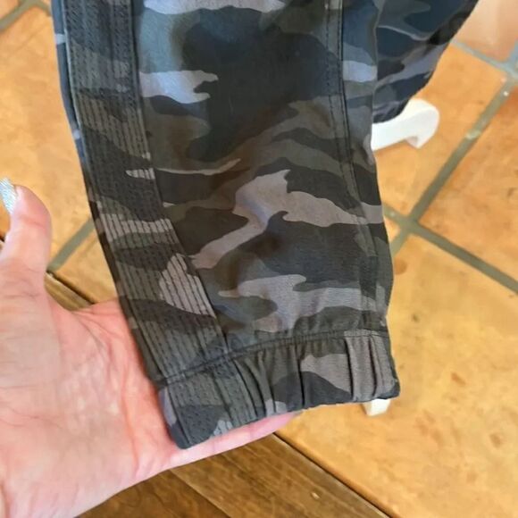 Athleta Camo Farallon Jogger, 2! - Picture 4 of 10